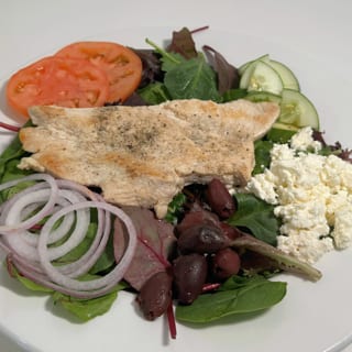 GREEK SALAD W/ CHICKEN