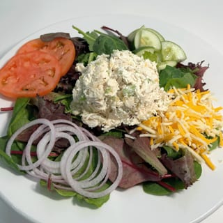 MIXED GREENS W/ CHICKEN SALAD