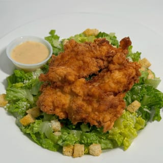 CAESAR SALAD W/ CRISPY CHICKEN