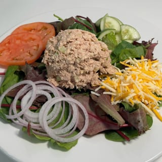 MIXED GREEN W/ TUNA SALAD